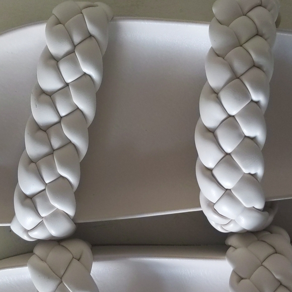 DV Dolce Vita Parla Slip On Sandal - Picture 4 of 9